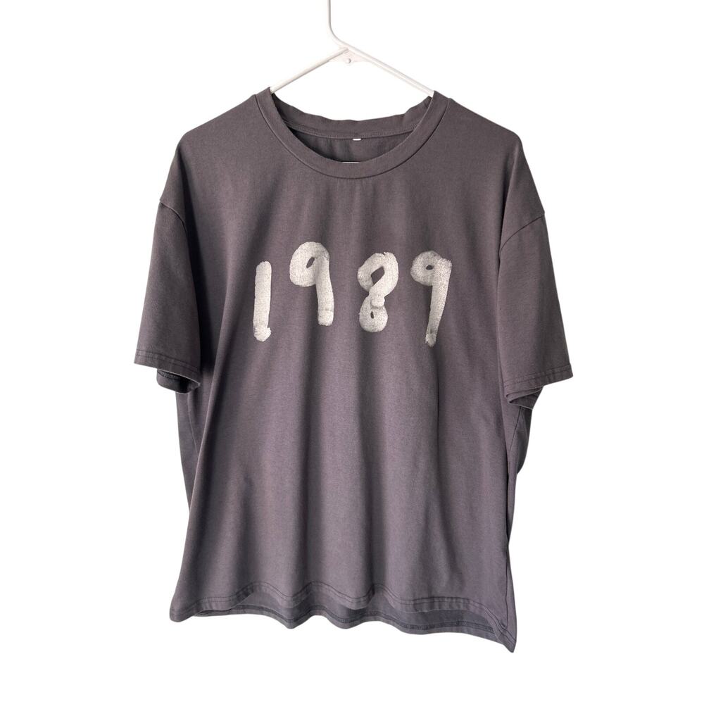 Taylor Swift Gray 1989 Short Sleeve Tee Medium/Large